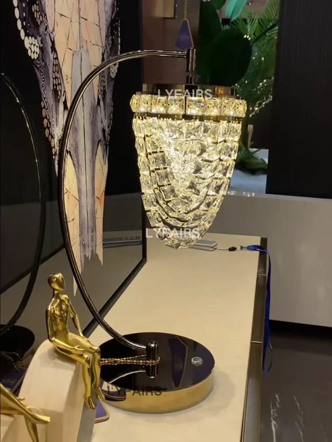 Modern Conch Crystal Table Lamp - Image 3