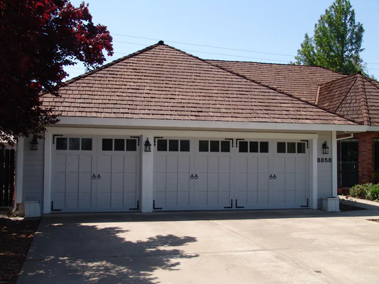 Portland – Premium Insulated Steel Garage Door with Extira Trim