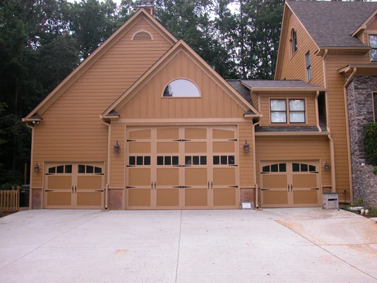 Sacramento – Premium Insulated Steel Garage Door with Extira Trim